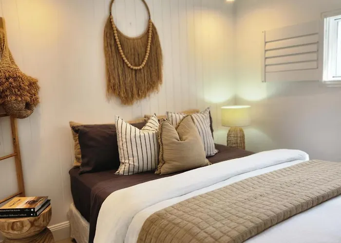 Salty Palms -Seaside Studio Apartment